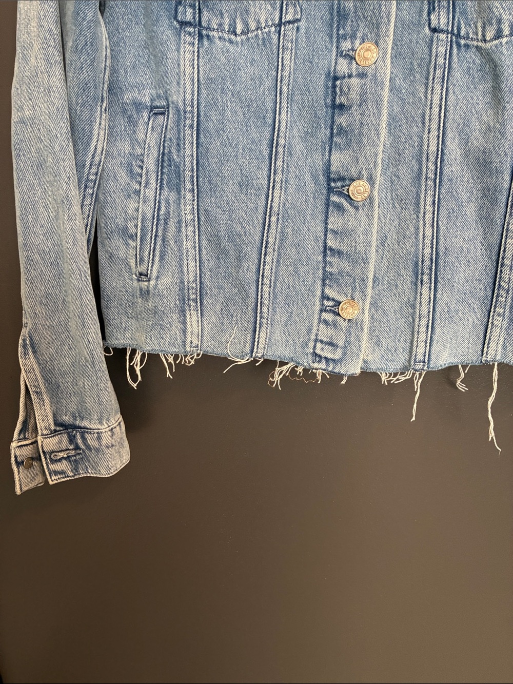 PAIGE Light Blue Denim Rowan Jacket with Raw Hem pearl blue Sz XS - Picture 7 of 10